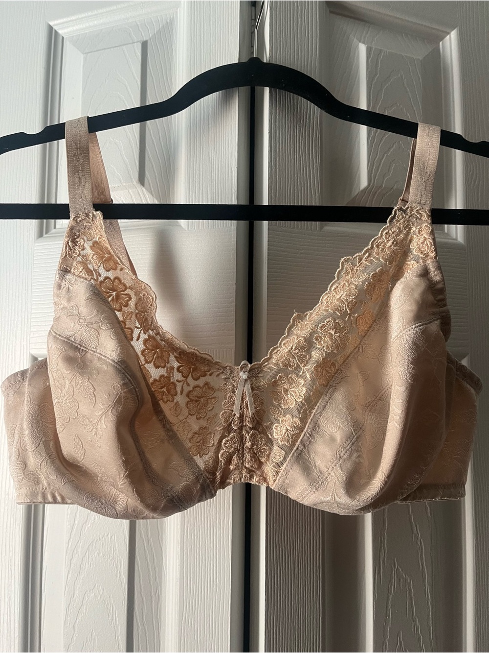 Wacoal nude lace detailed underwire bra size 38C